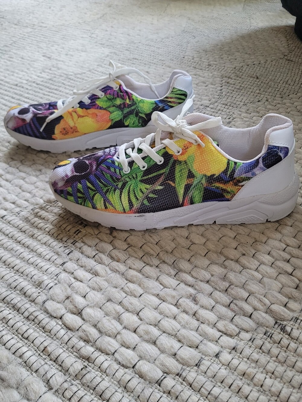 Laronna NWOT Women's Abstract Printed Funky Lace-Up Sneakers